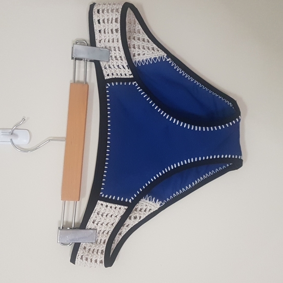 Victoria Secret Crochet bikini bottoms - Picture 3 of 8